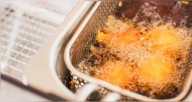 Vinagre, café e especiarias estão entre os ingredientes que ajudam a eliminar o cheiro de fritura da cozinha.