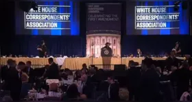 Movimentação policial em frente ao Washington Hilton após ataque a tiros durante evento com presença do presidente dos Estados Unidos.