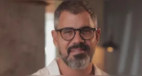 Juliano Cazarré durante publicação nas redes: curso voltado a homens gera apoio e críticas entre famosos.