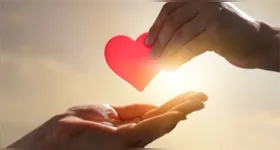 Movimentação da Lua entre Sagitário e Capricórnio marca período de mudanças emocionais e possíveis novos romances para três signos, segundo previsões astrológicas.