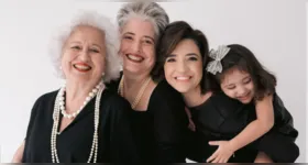 Edila Emília, de 91 anos, Edila Porto, Manuella Porto e a pequena Emilia representam quatro gerações unidas pelo amor, pela maternidade e por um legado que atravessa o tempo.
