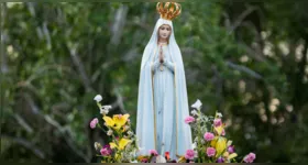 Fiéis celebram o Dia de Nossa Senhora de Fátima com missas, procissões e momentos de oração em várias partes do mundo.