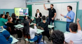 Executivos participam de atividade em escola pública no Pará durante o projeto Executivos na Escola.