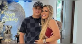 Chefinho, filho de Deolane Bezerra, exibe rotina de luxo nas redes sociais e passou a ser alvo de investigação policial em operação contra lavagem de dinheiro.