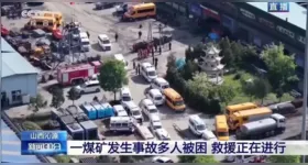 Equipes de resgate trabalham na mina de carvão de Liushenyu, na província chinesa de Shanxi, após explosão que deixou dezenas de mortos.
