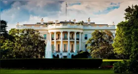 Agentes reforçaram a segurança nos arredores da Casa Branca após troca de tiros registrada a poucos metros do complexo presidencial, em Washington.