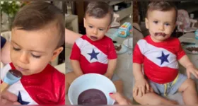 Filho de Fabiano Villela viralizou nas redes ao experimentar o tradicional açaí paraense durante férias da família em Belém.