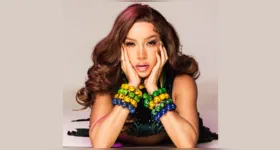 Viviane Batidão grava novo videoclipe no Balneário Caraparu e celebra o verão paraense em produção que mistura música e identidade regional.