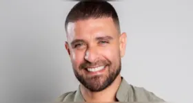 Diogo Nogueira segue em tratamento para recuperar a voz após sucessivos problemas de saúde que afetaram suas cordas vocais.