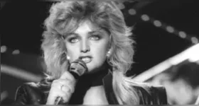 Bonnie Tyler ficou conhecida mundialmente pelos sucessos "Total Eclipse of the Heart" e "Holding Out for a Hero", que marcaram a história da música pop e do rock.
