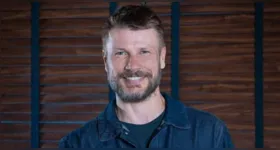 Rodrigo Hilbert virou assunto nas redes sociais após ajudar uma motorista que teve o carro atolado em uma estrada.