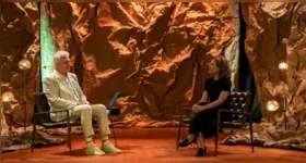 Fernanda Torres relembrou encontro com Karla Sofía Gascón durante a corrida pelo Oscar e revelou acusação feita nos bastidores da premiação.
