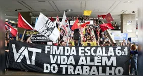 Proposta que pode encerrar a escala 6×1 segue em discussão no Congresso e levanta debates sobre jornada de trabalho no Brasil.