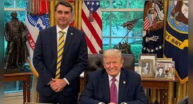 Flávio Bolsonaro sugere aos EUA limitar o PIX a sistemas ocidentais, buscando evitar tarifas adicionais sobre exportações brasileiras.