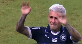 Uruguaio se emocionou bastante e teve o nome gritado pela torcida