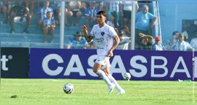 O defensor foi escalado por Júnior Rocha entre os titulares e viveu um roteiro intenso