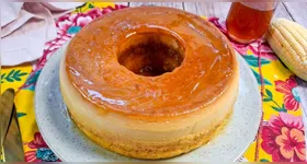 O bolo de pudim de milho com fubá é uma verdadeira surpresa no forno