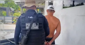 Vítimas eram mantidas sob ameaças e agressões, além de impedidas de deixar os imóveis; os dois agressores foram presos e estão à disposição da Justiça.