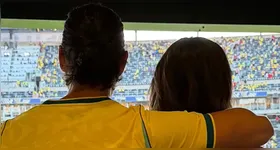 Na foto, a cantora surge usando uma blusa com a frase “Encontre-me no Brasil”