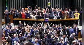 A Câmara dos Deputados aprova a PEC que reduz a jornada de trabalho para 40 horas semanais, encerrando a escala 6x1.