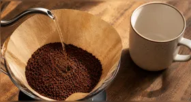 O método do café coado ganhou destaque com a invenção do filtro de papel