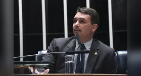 PF investiga repasse de emenda de Flávio Bolsonaro para ONG citada em apuração sobre suposto esquema ligado aos irmãos Chiquinho Brazão e Domingos Brazão no Rio de Janeiro.