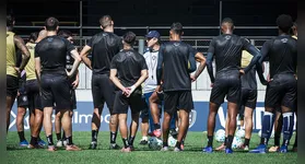 O Clube do Remo busca reação no Brasileirão contra o Vitória.