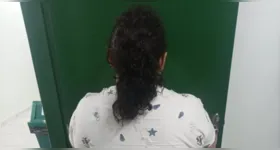 Mulher de 37 anos foi presa após viver por mais de um ano se passando por uma adolescente de 12 anos em Santa Catarina.