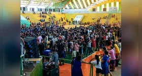 Ginásio Renato Veloso lotado na manhã deswte sábado (23) durante a entrega de fardamentos e chuteiras para os novos integrantes do projeto social.