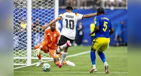 Jamal Musiala, da Alemanha, chuta a bola durante a partida do Grupo E da Copa do Mundo da FIFA 2026 entre Alemanha e Curacao, no Estadio de Houston