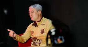 Odair Hellmann comemorou a virada do Athletico no Mangueirão e afirmou que o Furacão foi desrespeitado antes da partida contra o Remo.
