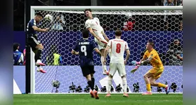 ATLANTA (United States), 15/07/2026.- Lautaro Martinez of Argentina (L) scores the 2-1 during the FIFA World Cup 2026 semifinals match England against Argentina, in Atlanta, USA, 15 July 2026. EFE/EPA/RONALD WITTEK ORG XMIT: EPA6721