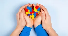 De acordo com o processo, o filho da trabalhadora apresenta atraso no desenvolvimento, dificuldades socioemocionais e necessita de acompanhamento terapêutico multidisciplinar.