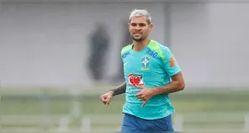 Volante Bruno Guimarães perdeu o pênalti que poderia ter mudado a história do jogo.