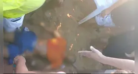 Jovem de 25 anos foi executado a tiros no fim da tarde deste domingo enquanto estava em uma barraca; criminoso fugiu e a área não possui câmeras.