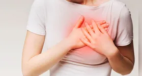 Ataque cardíaco pode se manifestar de forma discreta; sintomas em mulheres e idosos exigem atenção redobrada.