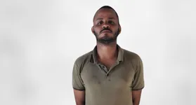 Reynan Viana de Souza, de 25 anos, foi surpreendido por atirador em motocicleta; polícia encontrou entorpecentes na mão da vítima.