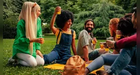 Pesquisa revela que a proximidade física, a atenção compartilhada e os laços afetivos fazem com que os batimentos de pessoas próximas entrem em sintonia natural