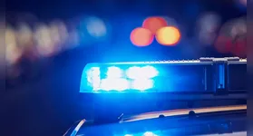 Suspeito de 32 anos foi flagrado vigiando e intimidando o ex-companheiro; prisão foi efetuada pela Guarda Municipal na madrugada de domingo (28).