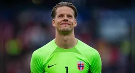 Orjan Nyland, de 35 anos, defendeu pênalti decisivo na vitória norueguesa por 2 a 1 e superou desconfiança após ficar sem clube na Europa.