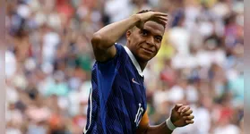 Mesmo com a derrota da França para a Inglaterra na disputa pelo terceiro lugar, atacante francês atinge a marca inédita de 22 gols em Mundiais.