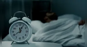 Para quem mantém uma rotina diurna, o intervalo ideal fica no início da tarde, ajudando a revigorar o corpo sem prejudicar o sono noturno.