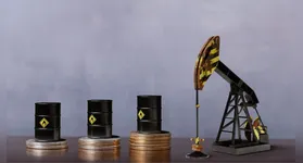 Commodity atinge maior patamar em mais de um mês com intensificação de ataques aéreos e temores no Oriente Médio.