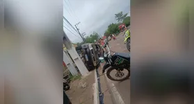 Motorista perdeu o controle da direção nas primeiras horas desta sexta-feira (24); causas do acidente são apuradas.