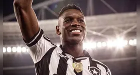 Imprensa local aponta 52 infrações acumuladas pelo atacante ex-Botafogo; assessoria do atleta nega risco de prisão.
