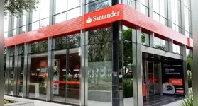 Santander Graduação apoia estudantes vulneráveis e busca evitar a evasão no ensino superior.