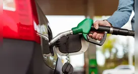 Entidade aponta alta do petróleo Brent e do dólar como principais causadores do encarecimento na ponta.