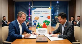 Autoridades do Ministério das Comunicações, executivos dos Correios e representantes do AliExpress formalizam o acordo de cooperação logística durante missão oficial na China.