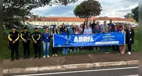 Durante a mobilização, foram distribuídos panfletos informativos sobre o TEA