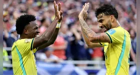 Jogadores da Seleção Brasileira celebram a liderança invicta do Grupo C; equipe foca na preparação para o duelo decisivo contra o Japão em Houston.
